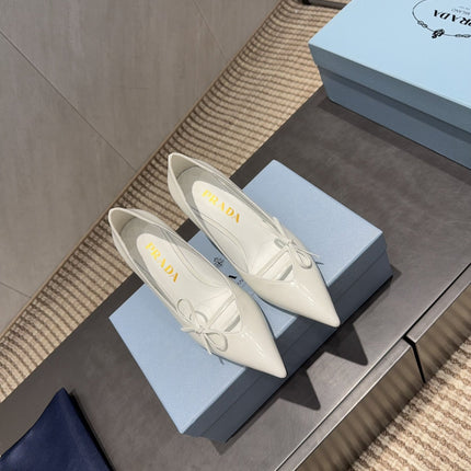 PRADA 26S POINTED TOE HEELS 75MM IN WHITE CALFSKIN WITH BOW