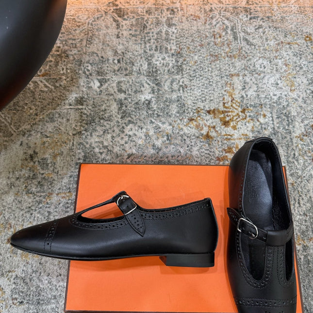 HM 26S PERFORATED BALLET FLATS IN BLACK CALFSKIN