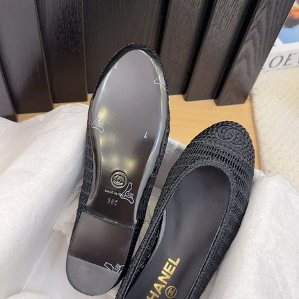 BALLERINAS IN BLACK RAFFIA