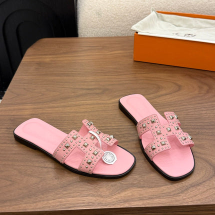 HM 26S ORAN STUDDED SANDALS IN LIGHT PINK CALFSKIN