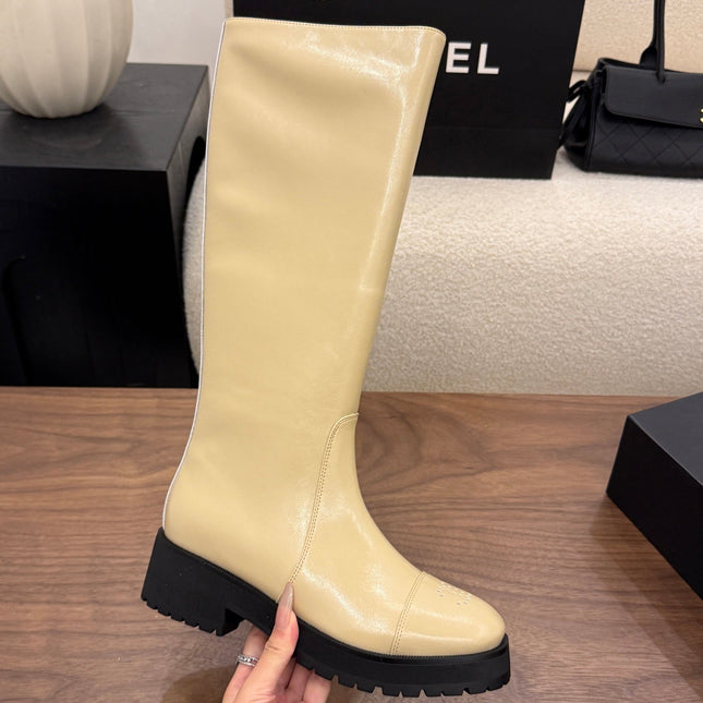 CHANEL 26S TALL BOOTS 45 MM IN BEIGE PATENT LEATHER ROUNDED TOE