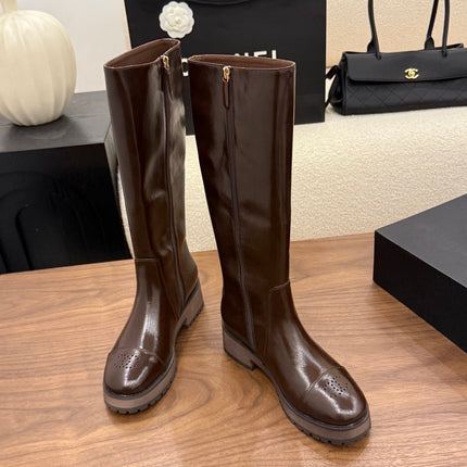 CHANEL 26S TALL BOOTS 45 MM IN BROWN PATENT LEATHER ROUNDED TOE