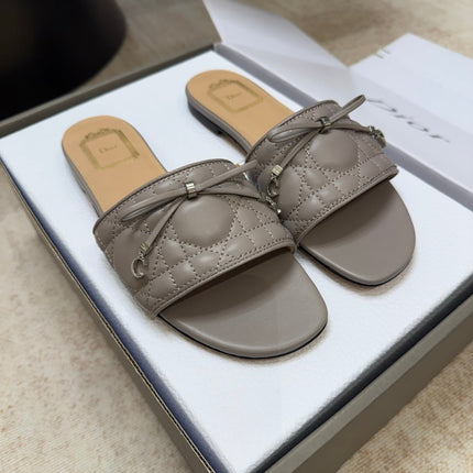 DIOR 26S DWAY CANNAGE SLIDE IN MUSHROOM GREY LAMBSKIN
