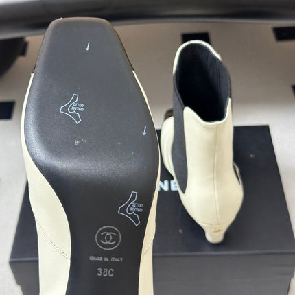 CHANEL 26S ANKLE BOOTS 60 MM IN WHITE CALFSKIN AND BLACK PATENT