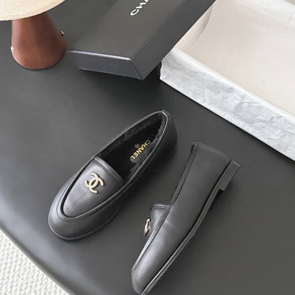 CHANEL 26S LOAFERS IN BLACK CALFSKIN AND SHEARLING LINING