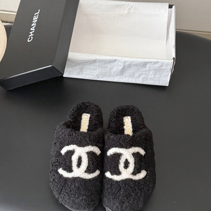 CHANEL 26S SLIDE SANDALS IN BLACK SHEARLING UPPER AND LINING WITH WHITE CC LOGO