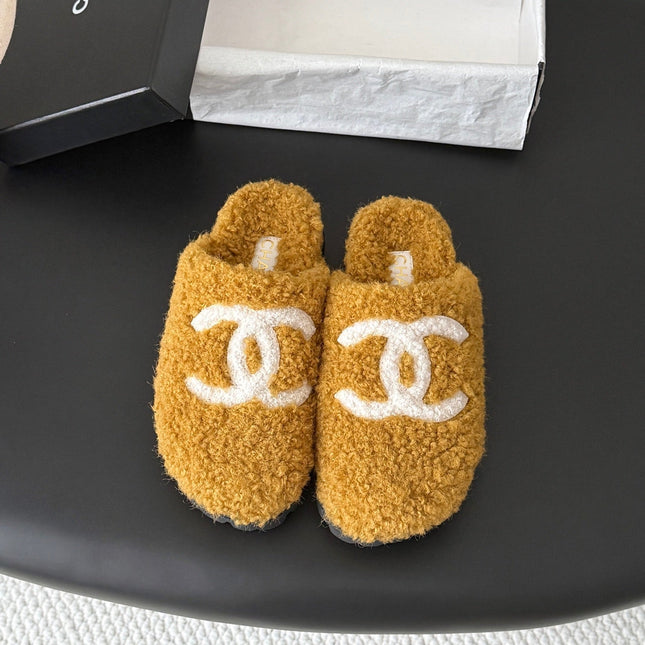 CHANEL 26S SLIDE SANDALS IN CAMEL SHEARLING UPPER AND LINING WITH WHITE CC LOGO
