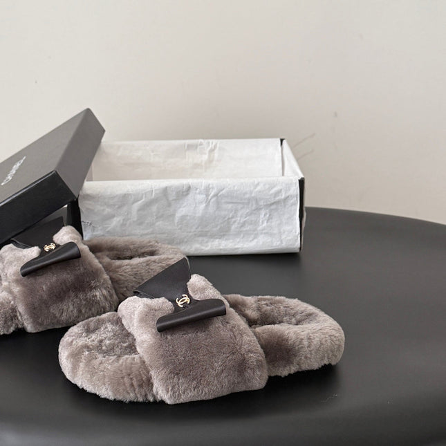 CHANEL 26S SLIDE SANDALS IN GRAY SHEARLING WITH BLACK BOW