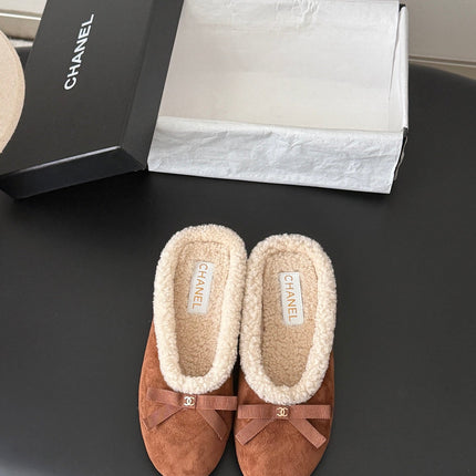 CHANEL 26S MULES IN BROWN SUEDE AND SHEARLING