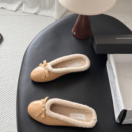 CHANEL 26S MULES IN BEIGE LAMBSKIN AND SHEARLING