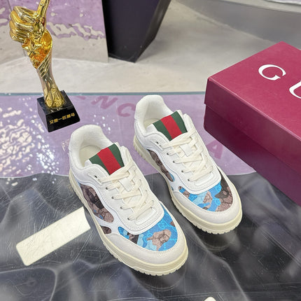 GUCCI 26S SNEAKER IN WHITE AND BLUE CALFSKIN