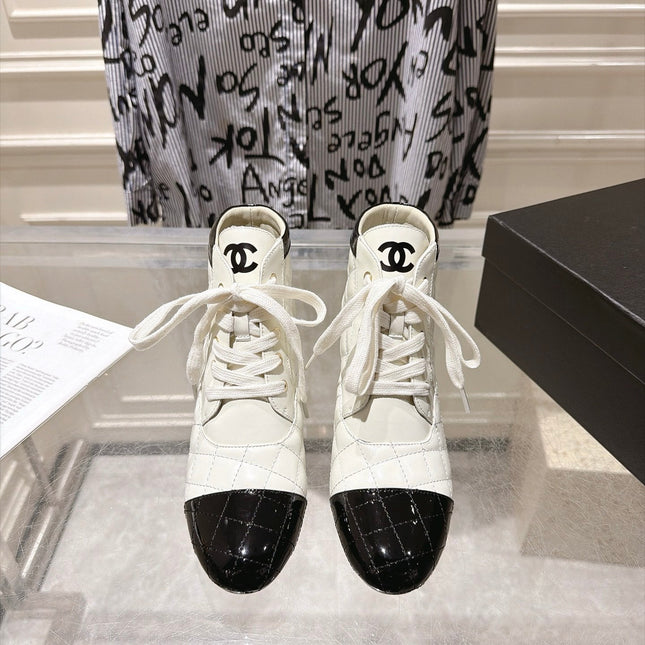 CHANEL 26S HIGH HEEL KNEE HIGH BOOTS 70 MM IN WHITE LAMBSKIN AND BLACK PATENT CALFSKIN