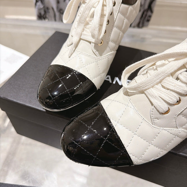 CHANEL 26S HIGH HEEL ANKLE BOOTS 70 MM IN WHITE LAMBSKIN AND BLACK PATENT CALFSKIN