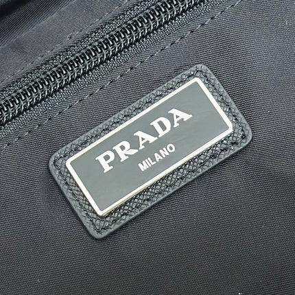 SHOULDER BAG 32 IN BLACK RE-NYLON TRIANGLE LOGO