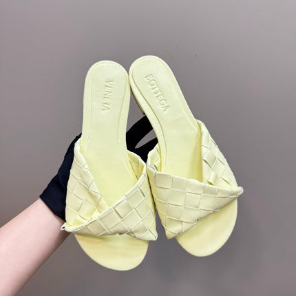 BLINK FLAT MULE IN PASTEL YELLOW INTRECCIATO LEATHER