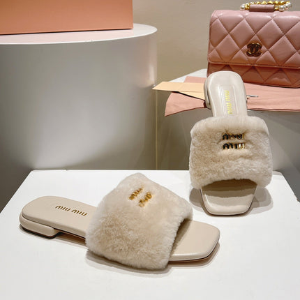 MIUMIU 26S SQUARE-TOE SANDALS IN CREAM BEIGE SHEARLING AND LEATHER