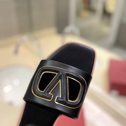 VALENTINO 26S SLIDES IN BLACK CALFSKIN WITH LOGO