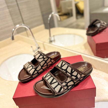 VALENTINO 26S VELCRO SANDALS IN BROWN LEATHER AND BEIGE JACQUARD FABRIC