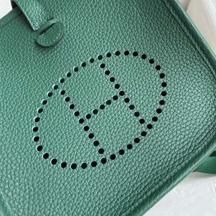 HM 25S EVELYNE 17 CM IN DARK GREEN COWHIDE WITH SILVER HARDWARE