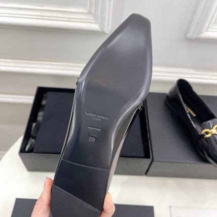 FLAT LOAFERS WITH GOLD CHAIN IN BLACK GLOSSY CALFSKIN